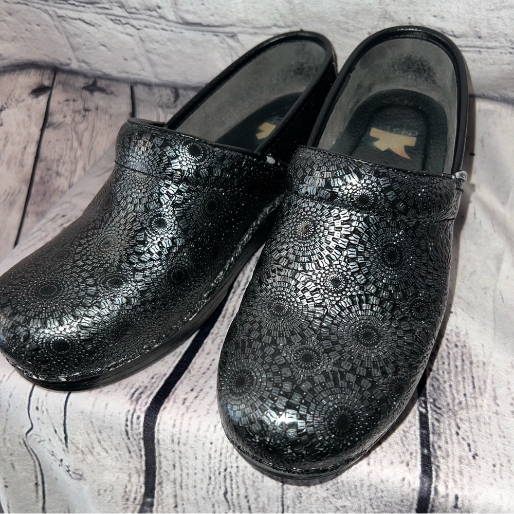 Dansko Nursing Clogs in Black Size 38‎ with FLAWS